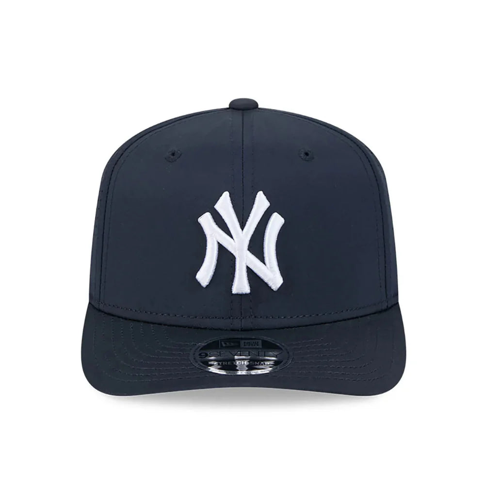New Era - 9Seventy Perforated New York Yankees Stretch Snap - Navy